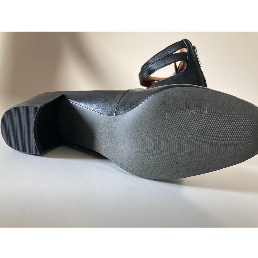 H by Halston Black Leather Regina heels w/ double ankle straps size 6M - Picture 10 of 11
